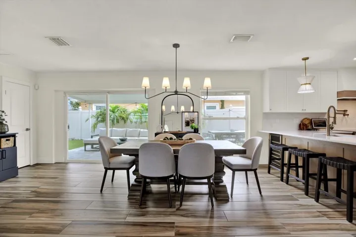 Dining/kitchen