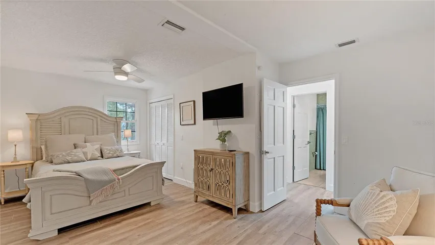 Upstairs bedroom 2