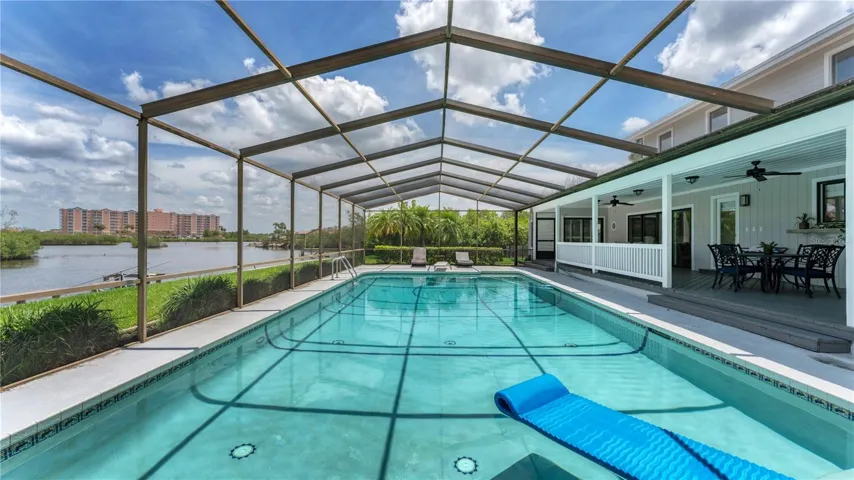 Screened-in pool