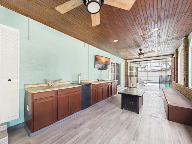 Large Screened in Lanai