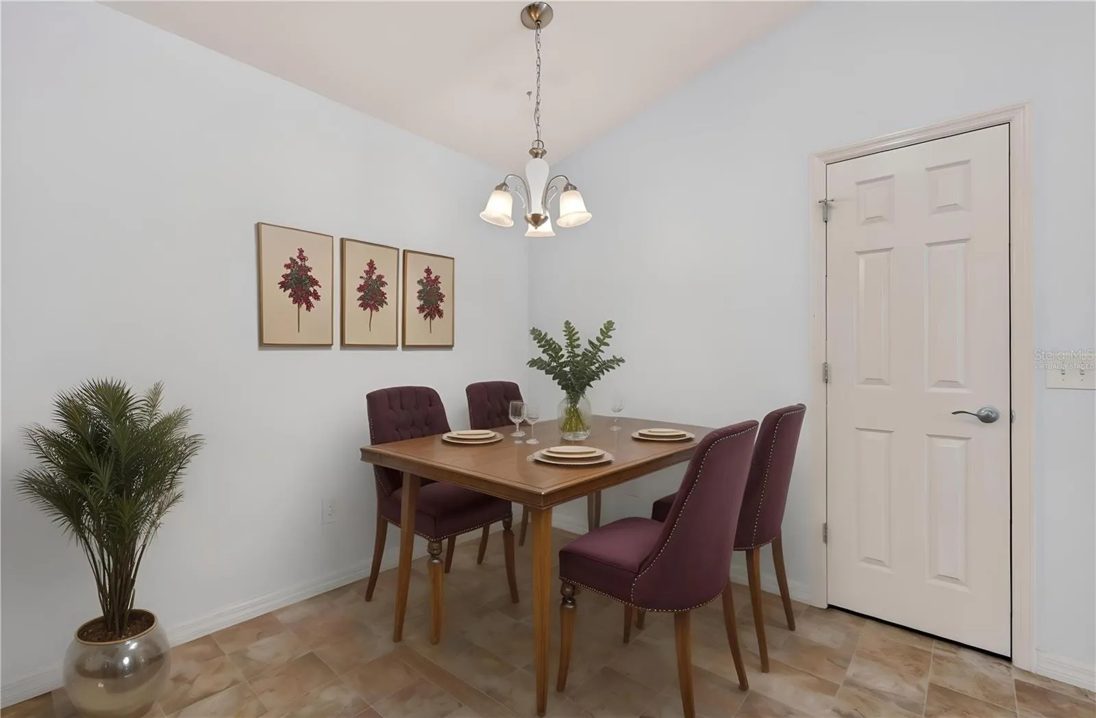 Dinette-Virtually Staged