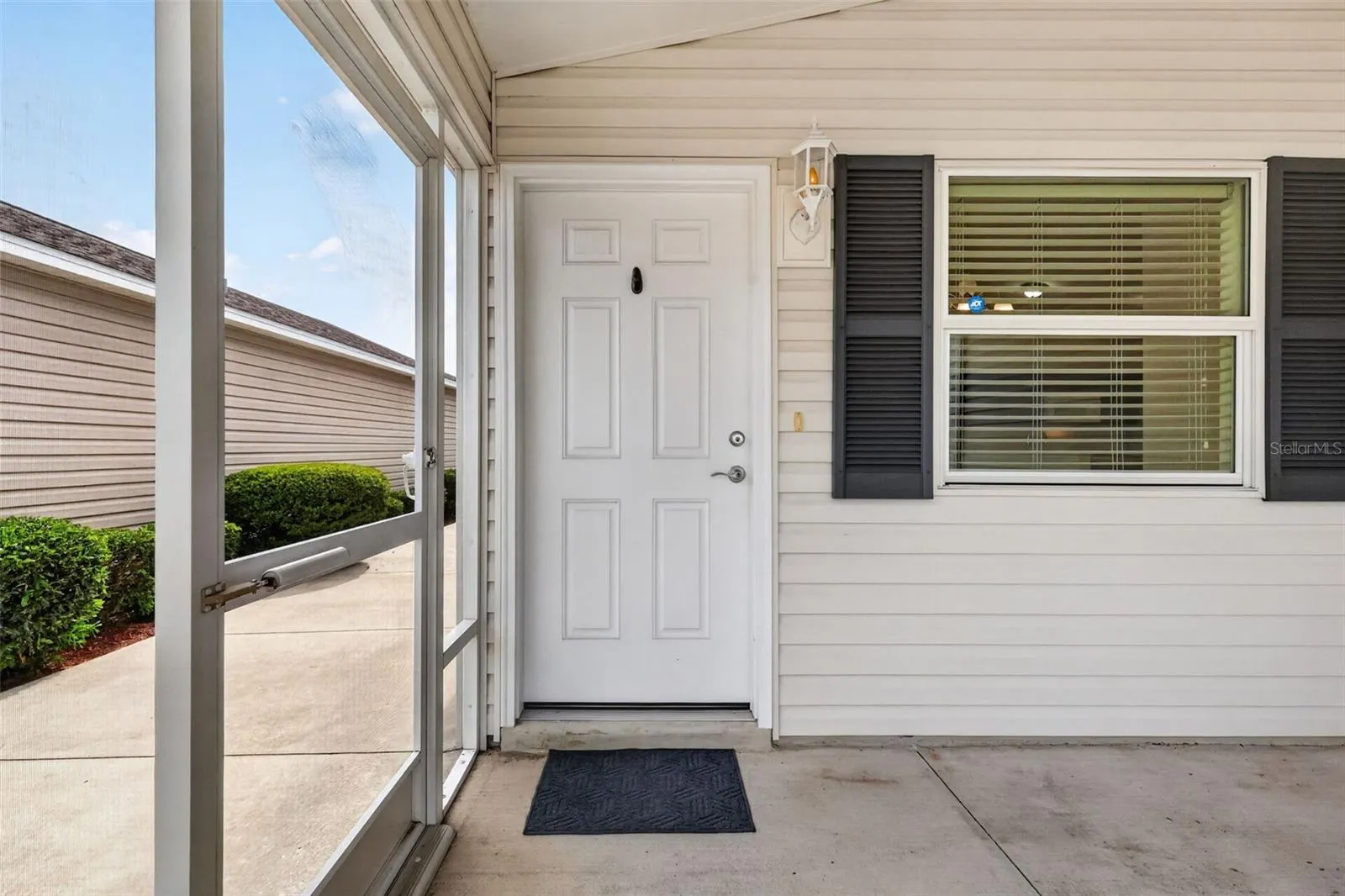 Lanai and Front Entry