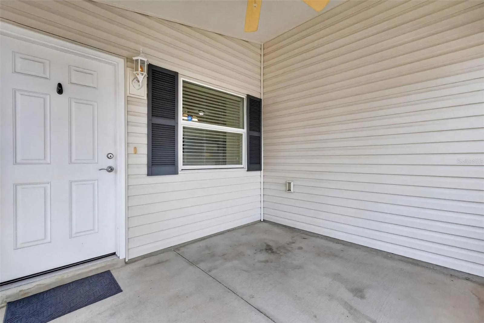 Lanai and Front Entry