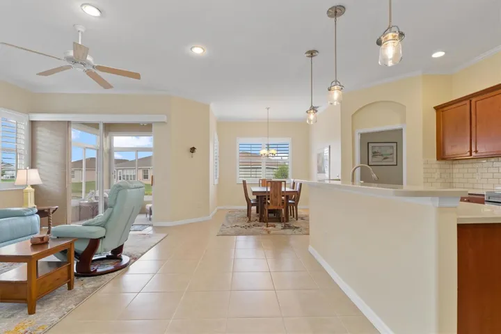Open bright and airy rooms with convenient kitchen, dining and living room for entertaining