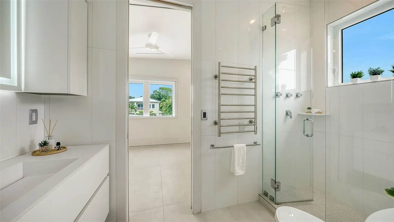 Upstairs Jack and Jill bath