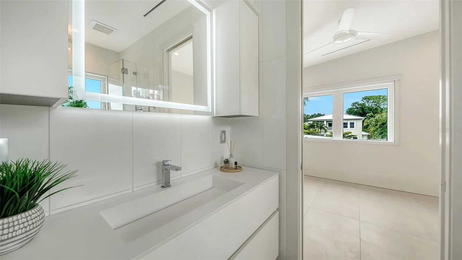 Upstairs Jack and Jill bath
