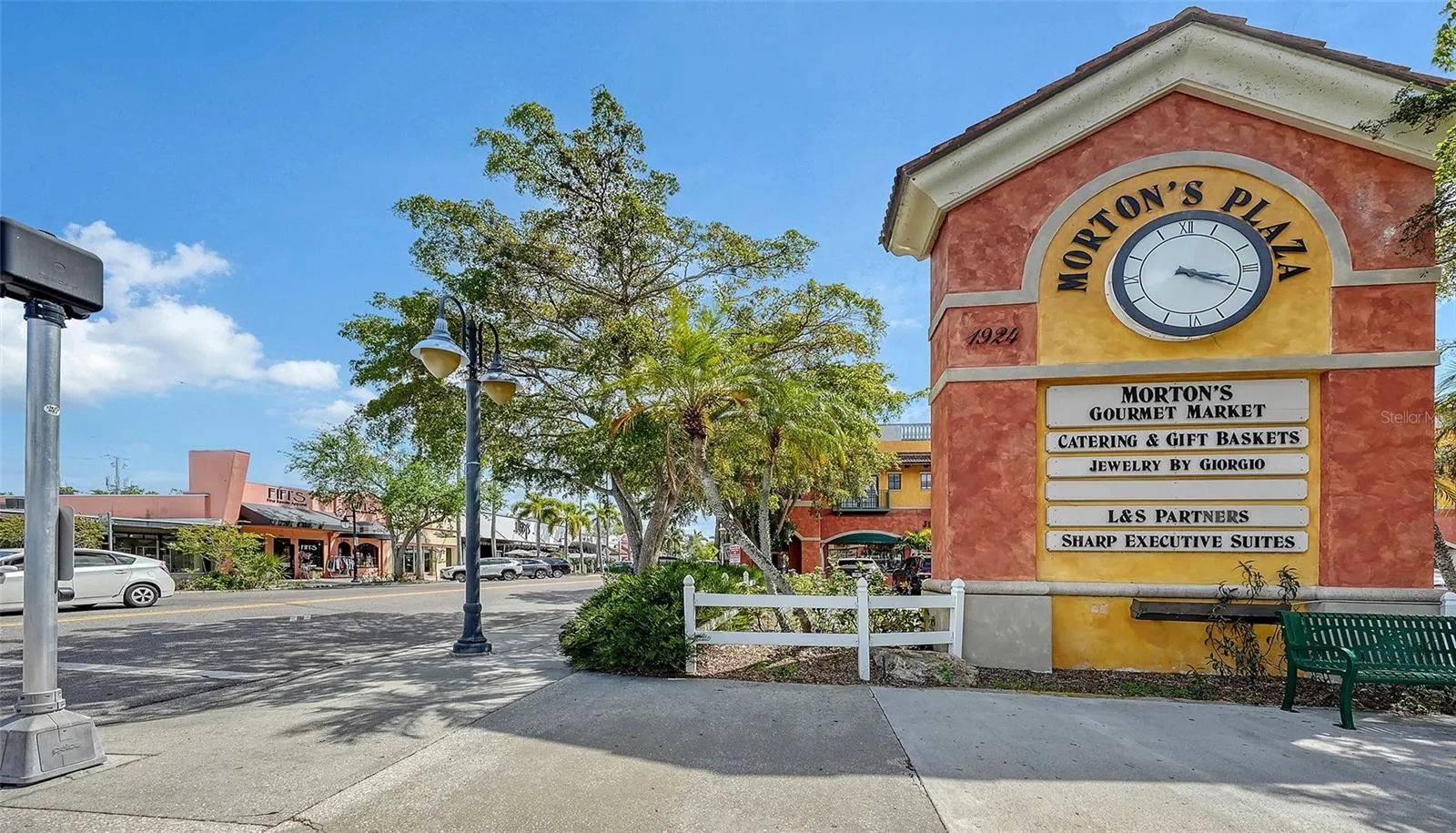 Area shopping and dining
