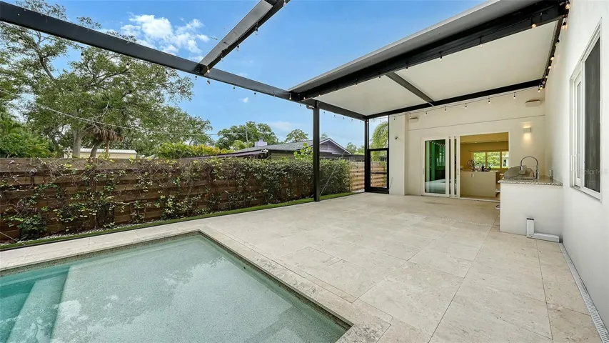 pool with walk in