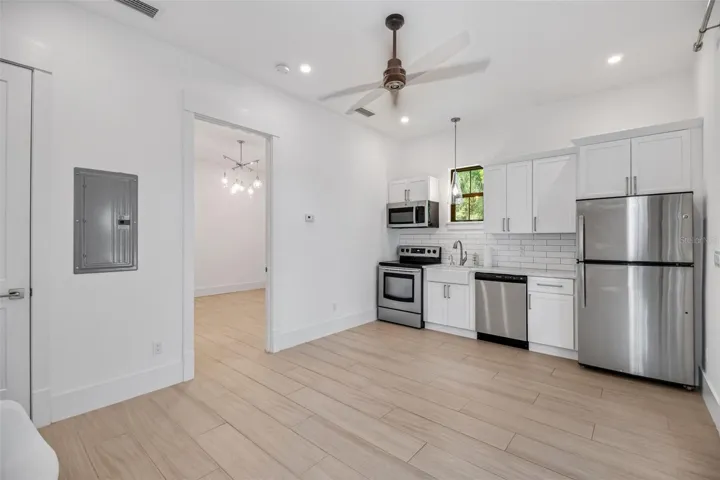 1 bedroom guest house with separate entrance.