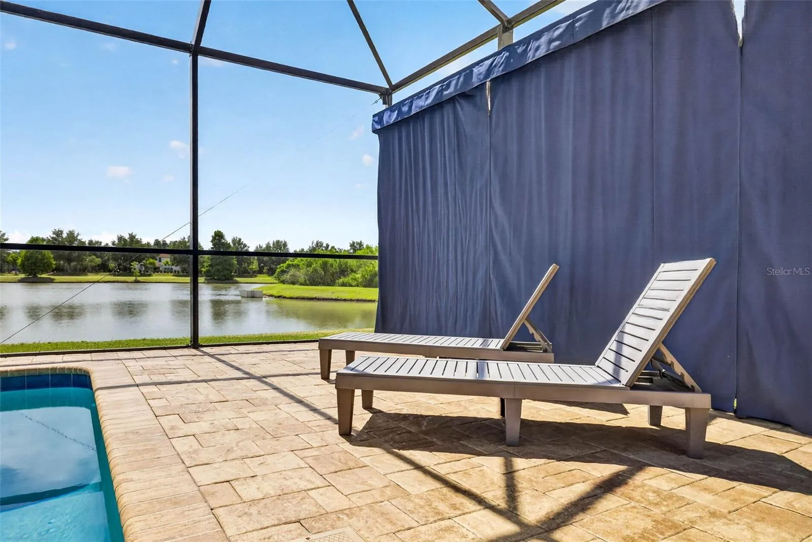 Lounge all day here!