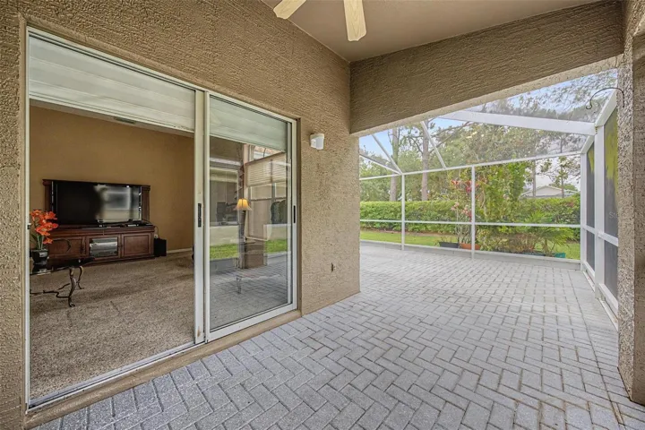 Large, screened in lanai