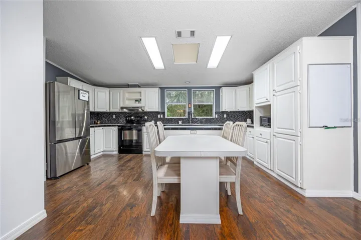 Large eat in kitchen