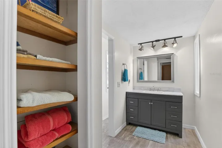Upstairs full bath