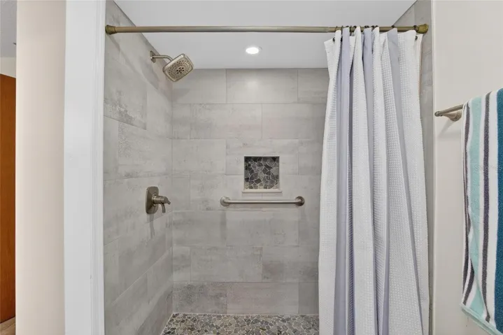 Upstairs full bath