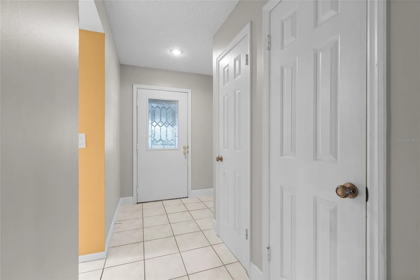 Entry way has a coat closet.