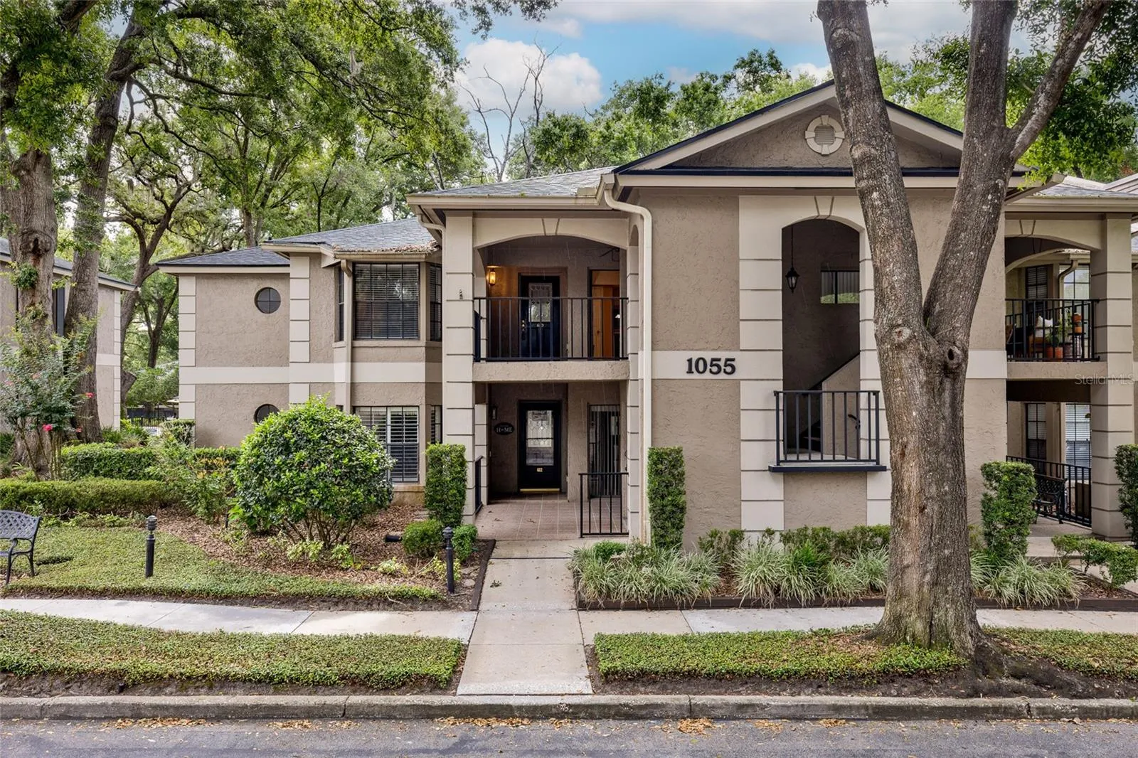 This 3 bedroom 2 bathroom spacious condo is on the second over looking the tennis courts.