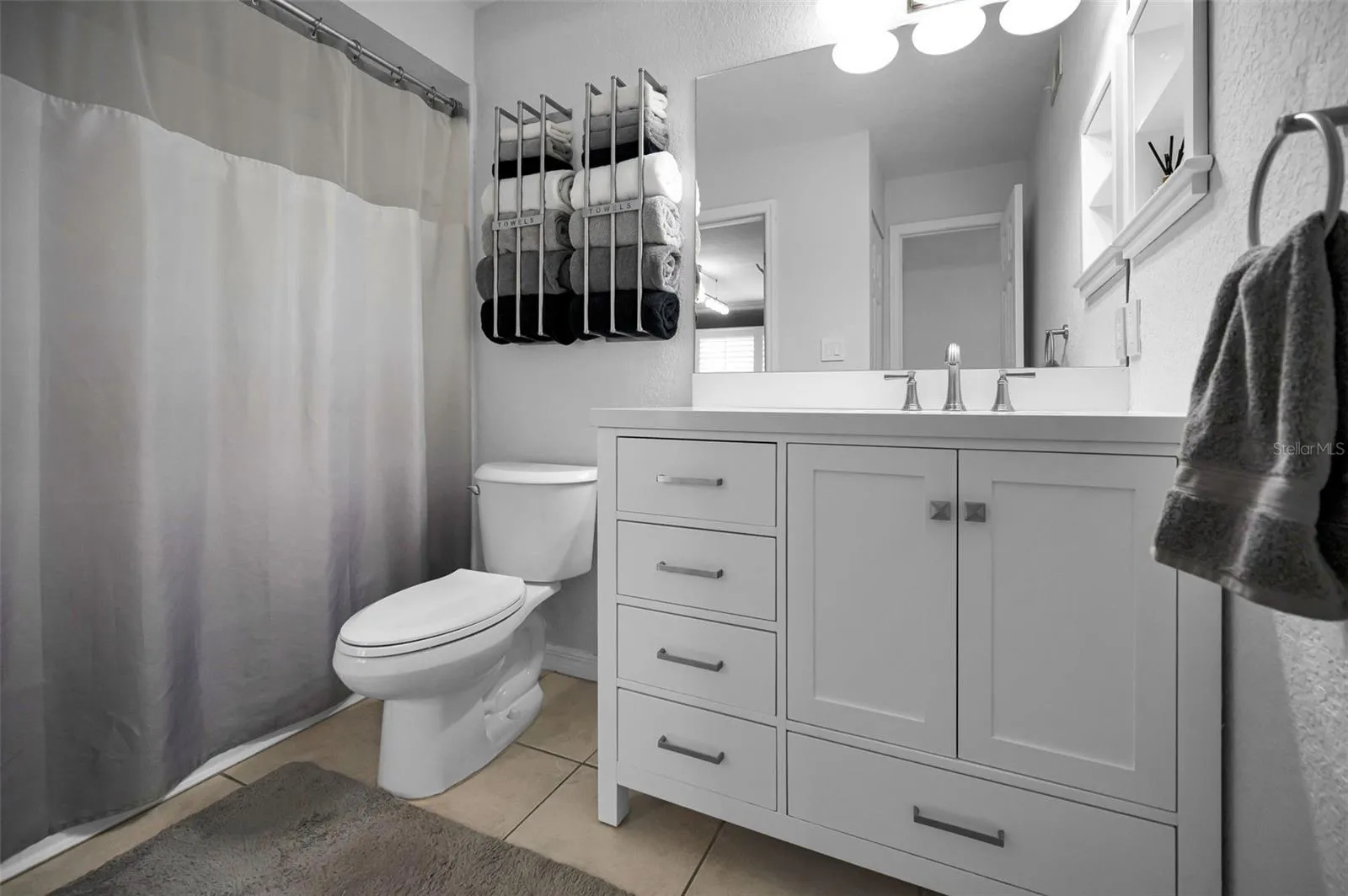 Newer vanity, tub/ shower combo