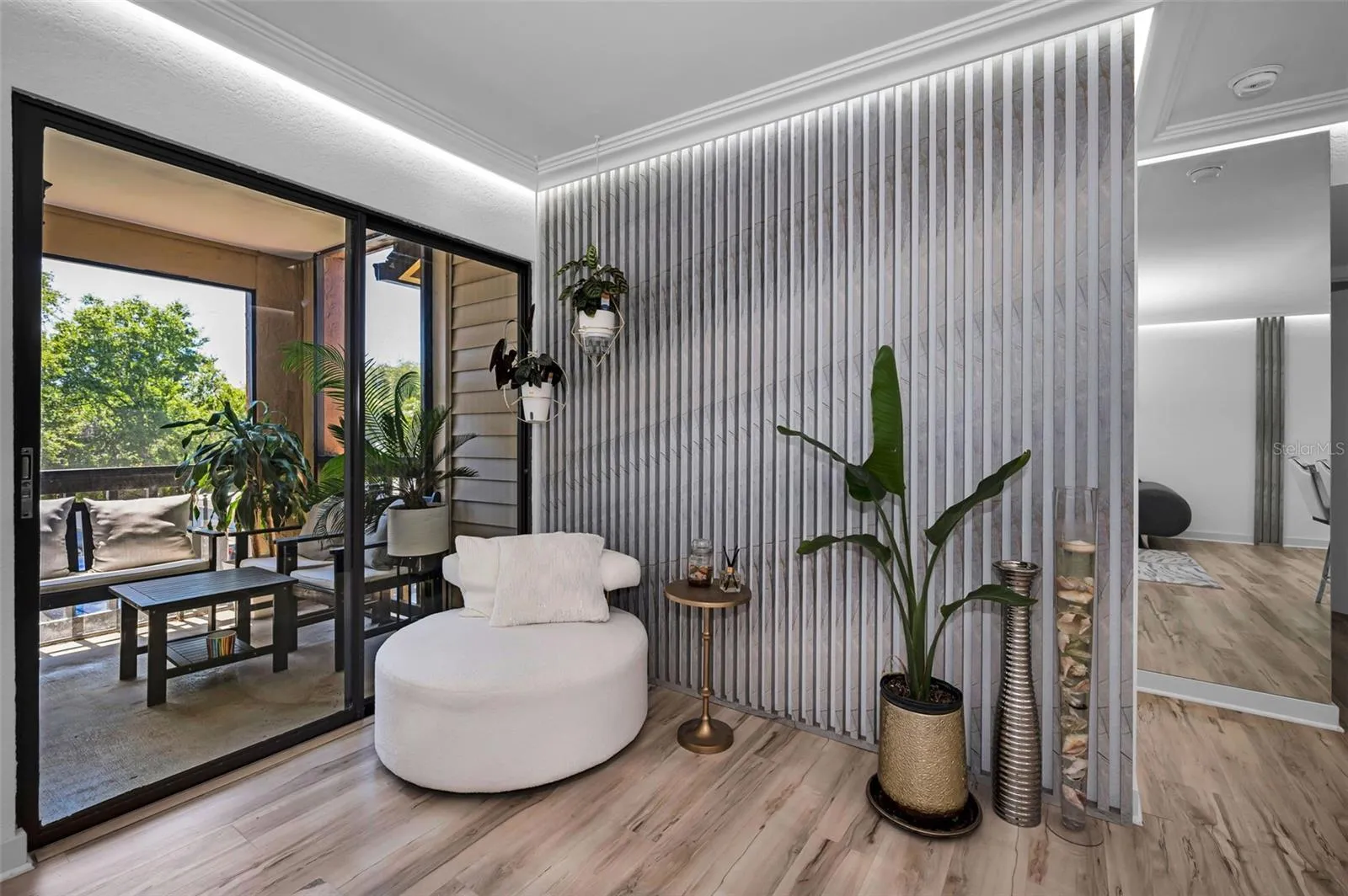 Screened balcony