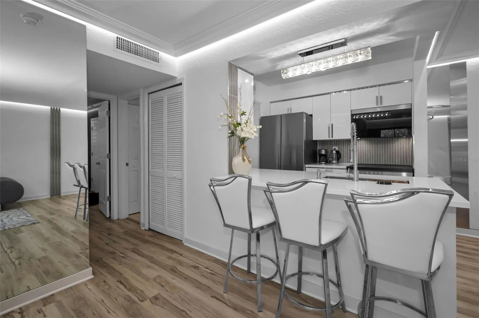 Eat at bar, perfect for entertaining.