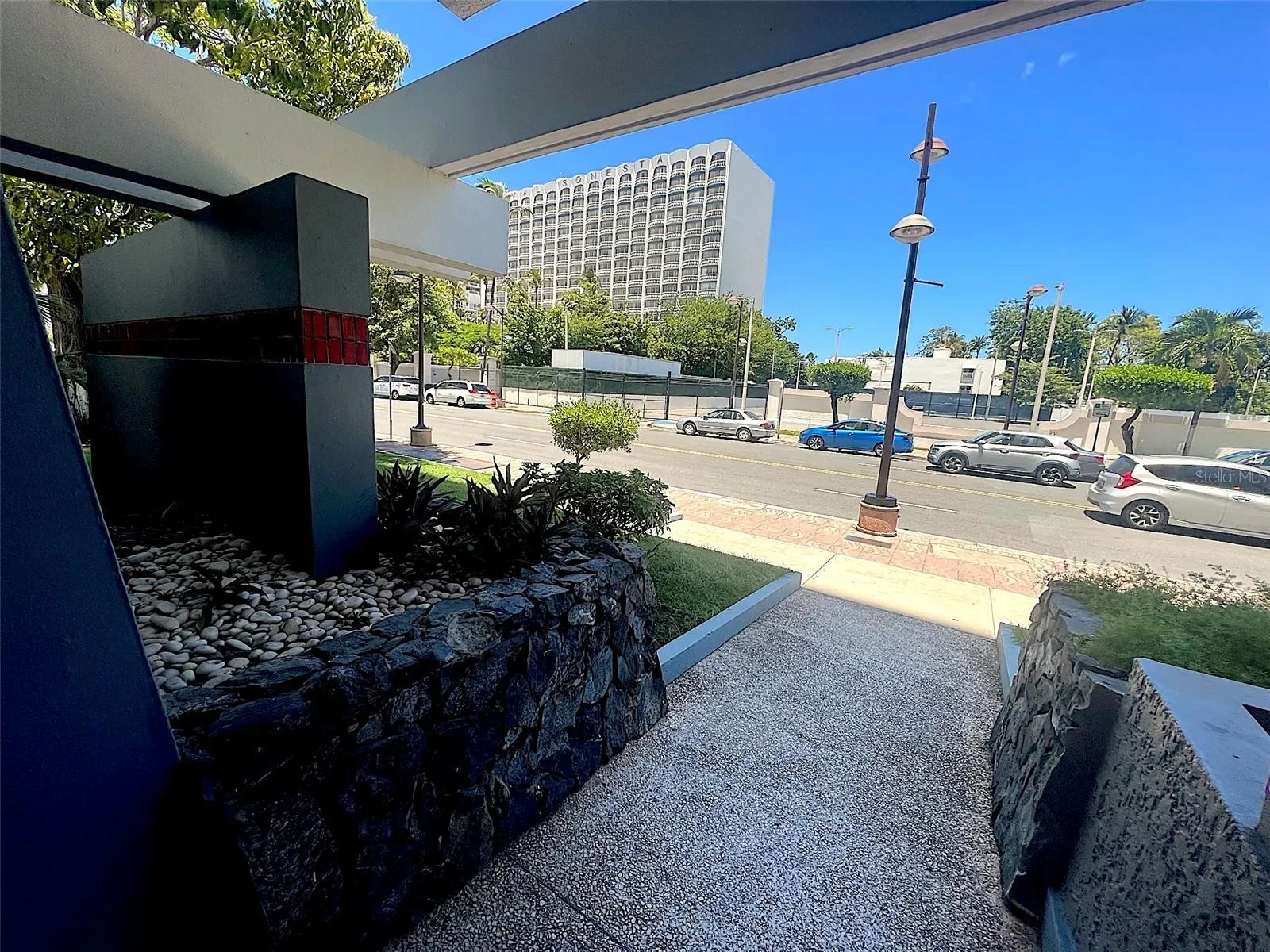 exit to Isla Verde ave.