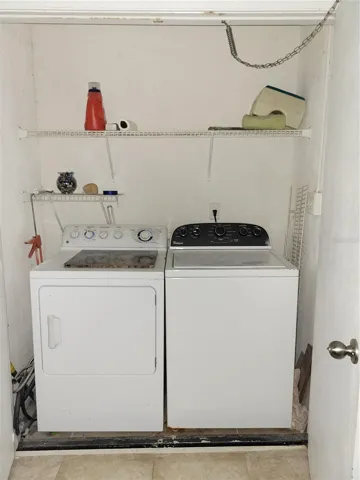 laundry room is in Lanai
