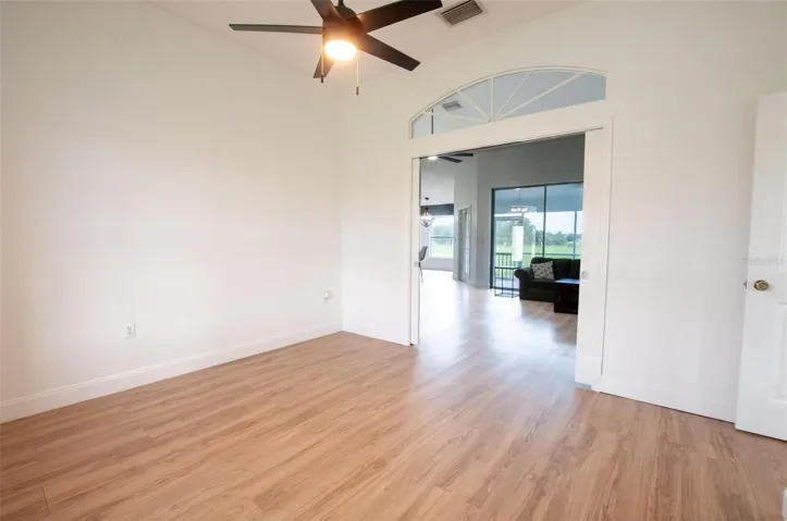 2nd bedroom - 2nd angle