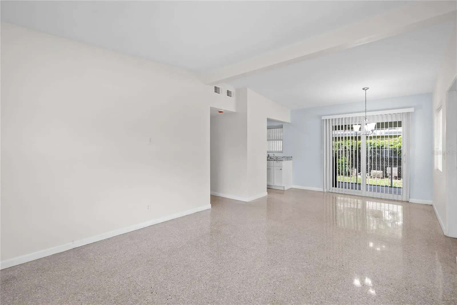 Livingroom/Dinning Room