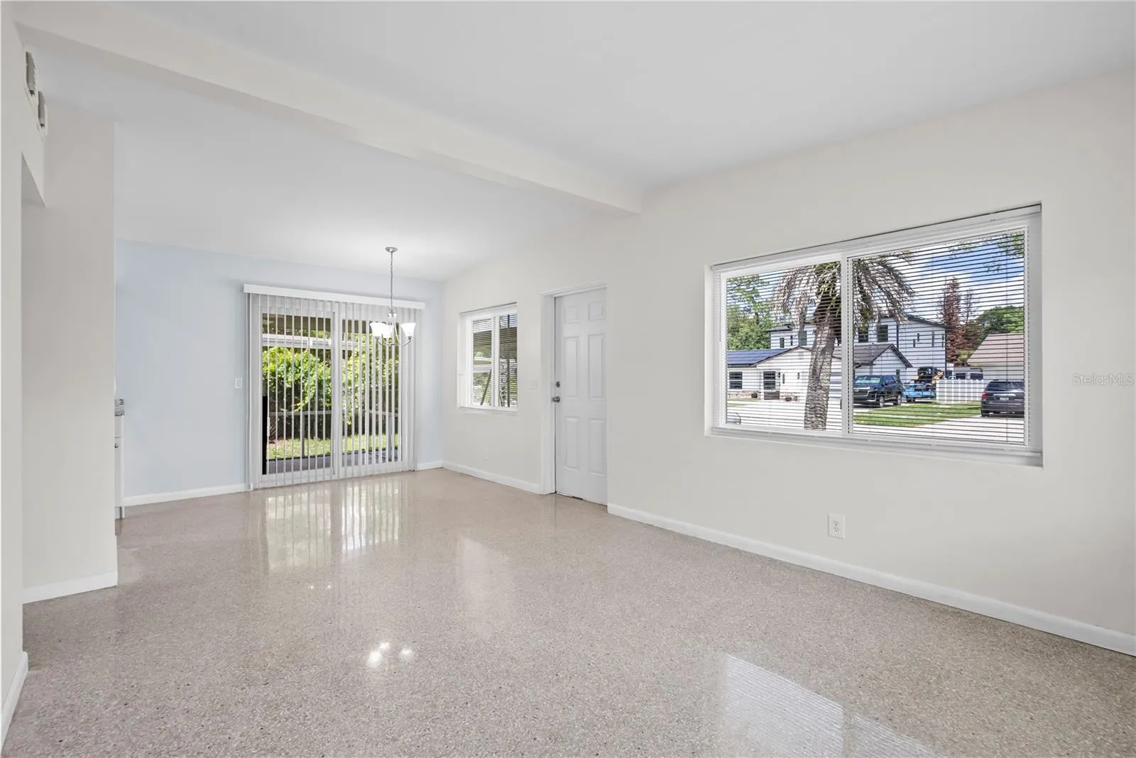 Livingroom/Dinning Room