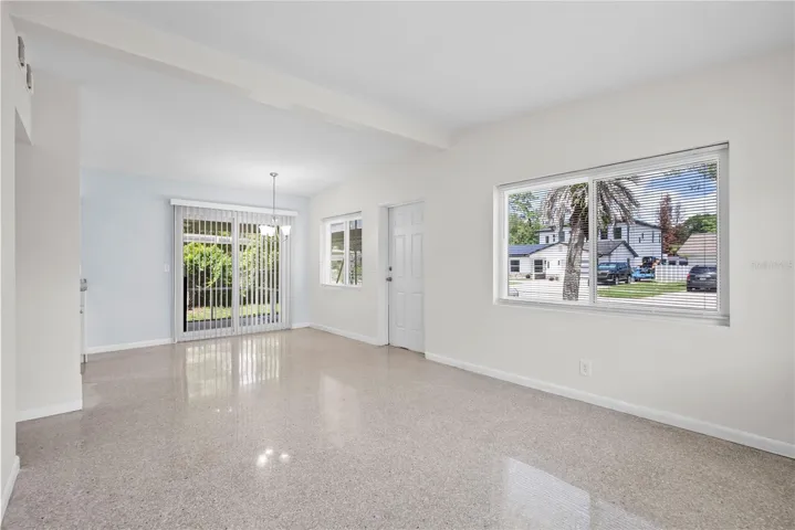 Livingroom/Dinning Room