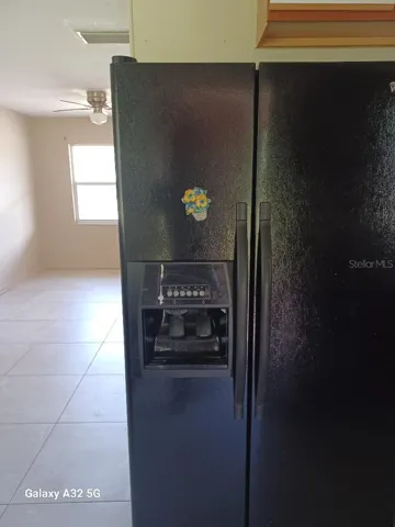Side of Dinette to leaving room