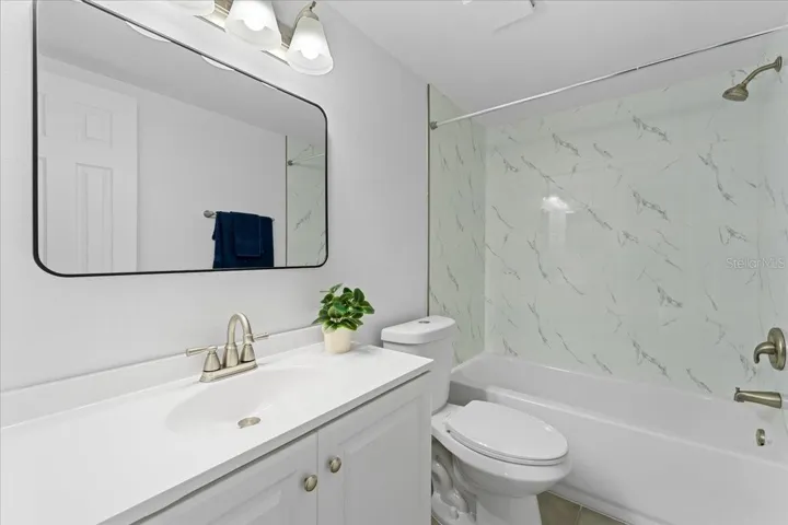 Nice and bright bathroom with new cabinet