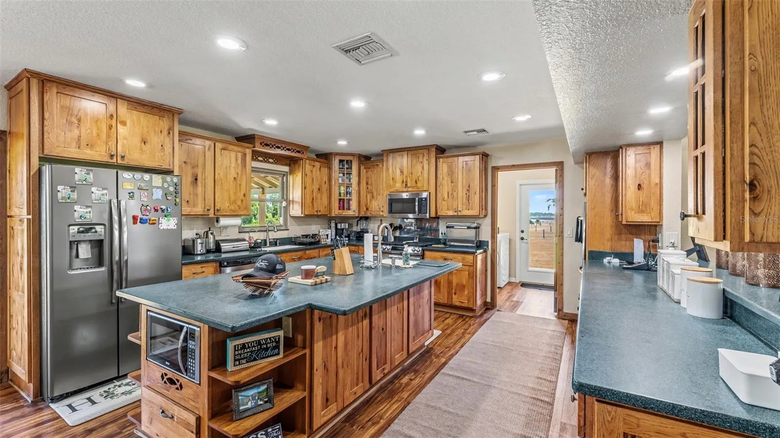 Luxury Kitchen,2 Microwaves, 2 Ovens, 2 Sinks