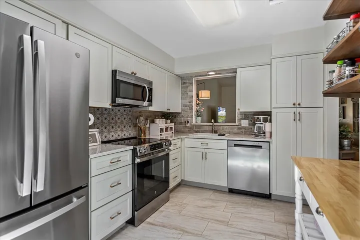 Nice size pantry with pull outs