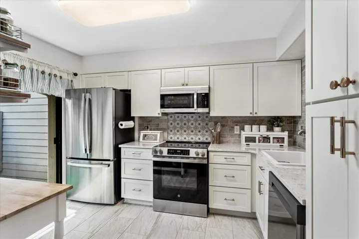 Fully updated kitchen