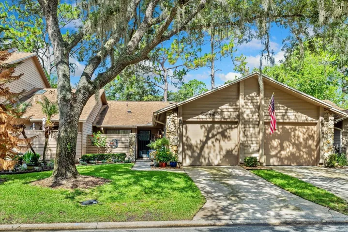Single story, 2 bedroom 2 bath townhome