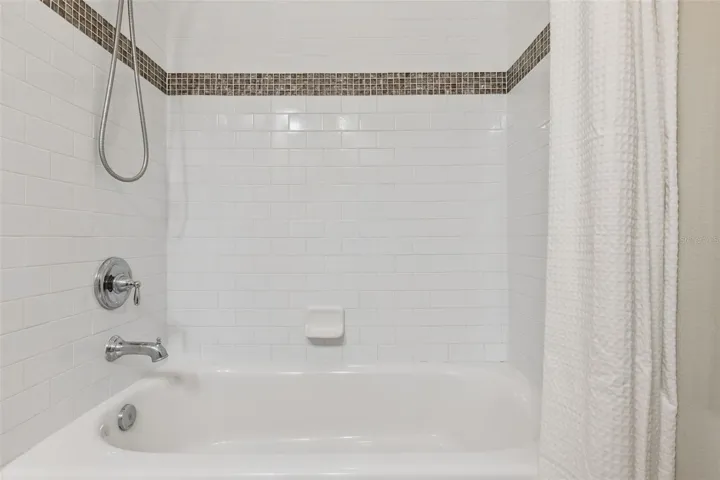 Guest Bathroom tub/shower combo