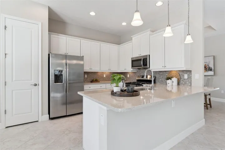 Kitchen w/ 42" wood "soft close" cabinets, crown molding, under cabinet lighting & stainless steel appliances