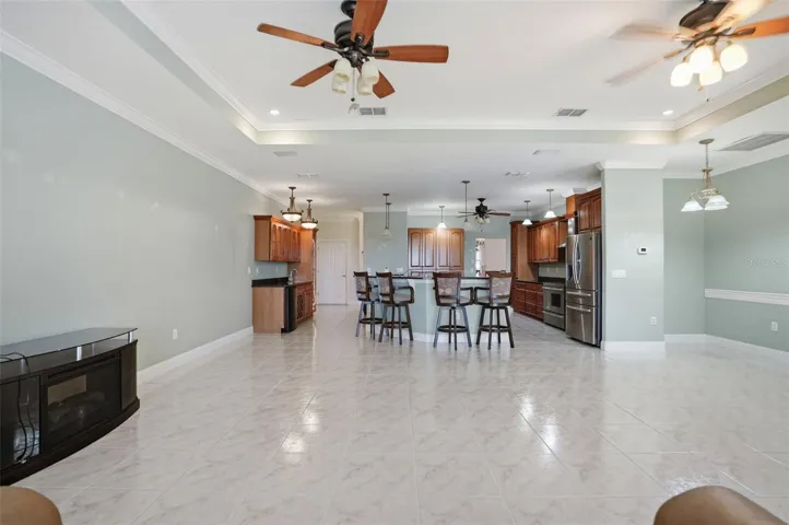 High tray ceilings!