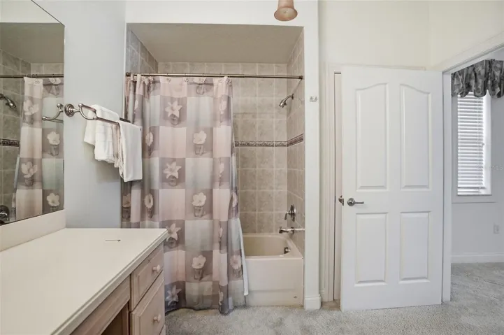 2nd bedroom ensuite bathroom.