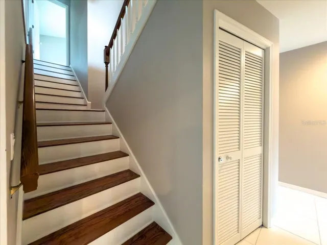 stairs to 2nd level