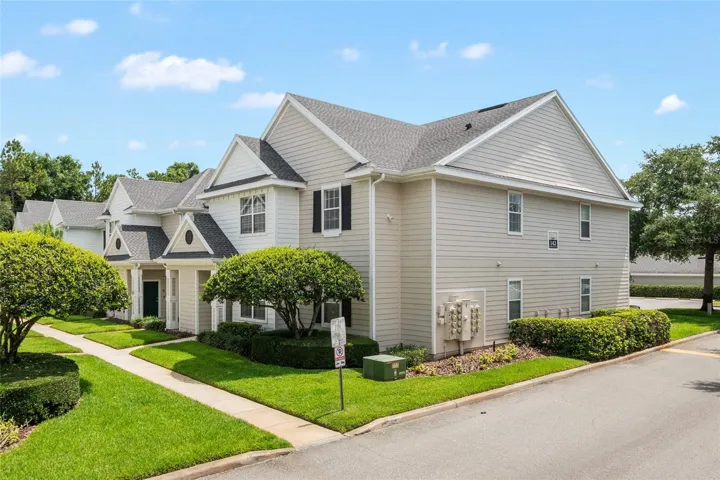 Southern Pines is so well kept, lovely mature landscaping and buildings are well maintained.
