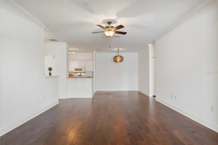 The full expansive alcove combination living areas.
