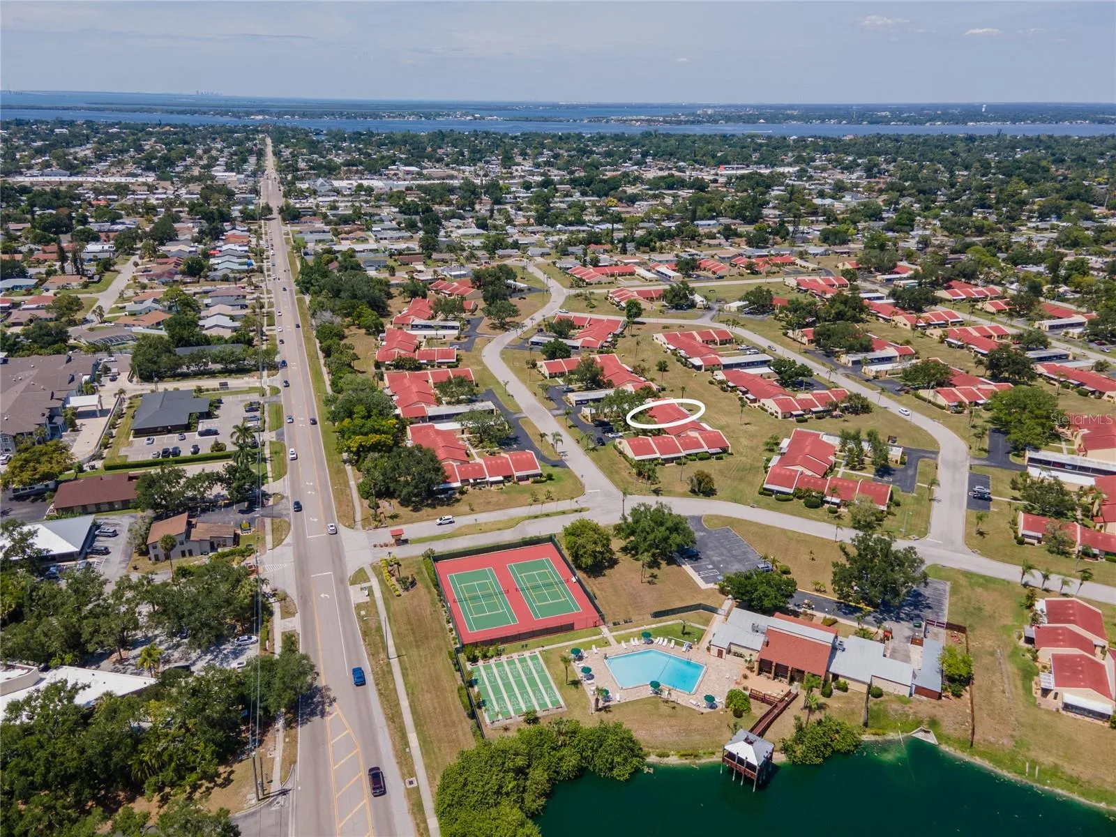 Meadowcroft Villas are centrally located close to beaches, shopping, restaurants, medical and much more