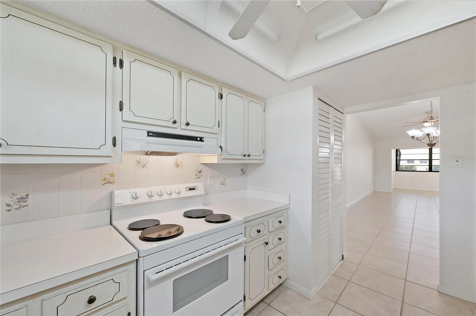 Well maintained unit with a stack washer and dryer in the kitchen