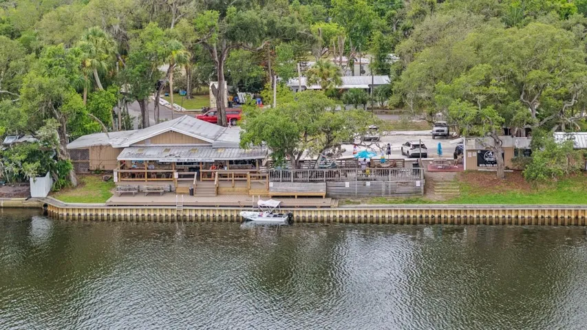Beer Shed - Riverfront bar on the Alafia River