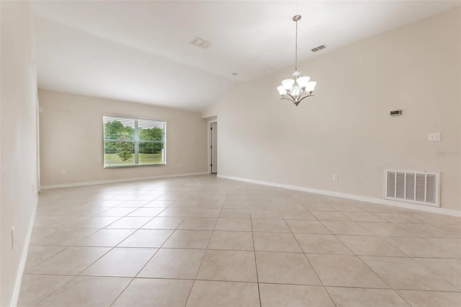 Living room/ dining room.