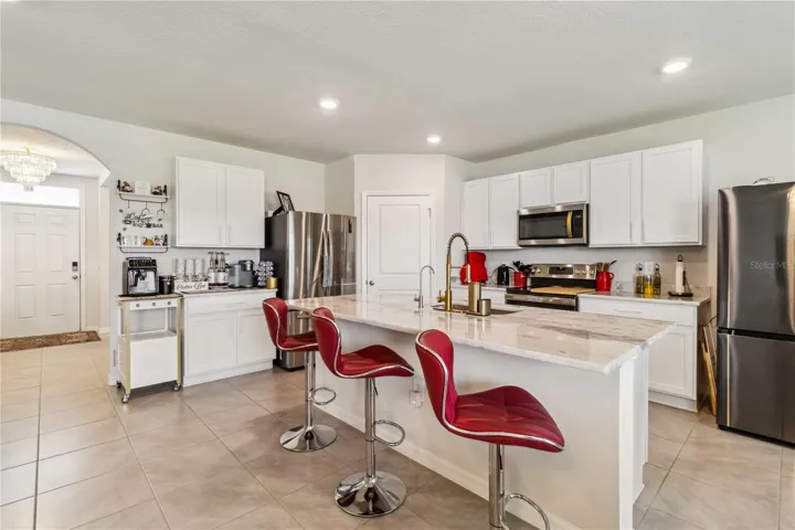 Stainless Steel Kitchen Appliances, Granite Countertops and Lots of Cabinet Space