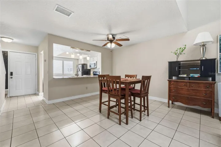 Dining Room & Breakfast Bar