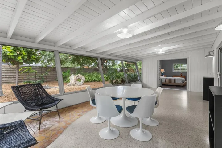 Oversized lanai