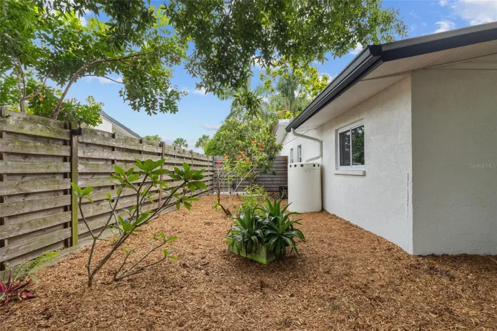 Side of yard/house